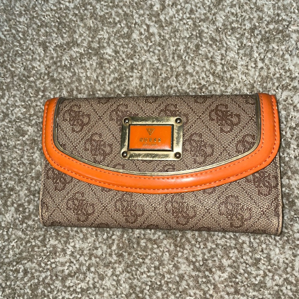Guess Women’s Trifold Slim Clutch Wallet